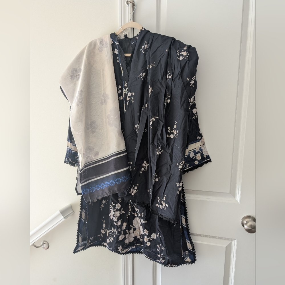Zara Shahjahan Black Blue & White Floral Salwar Kameez Silk Dupatta